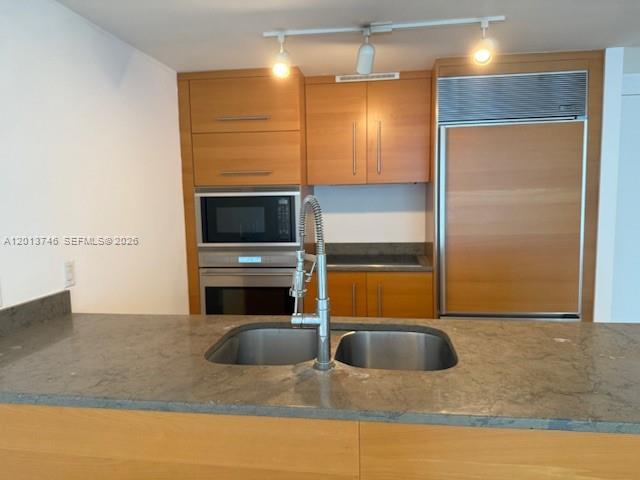 ICONBRICKELL CONDO NO 1 - Residential Lease