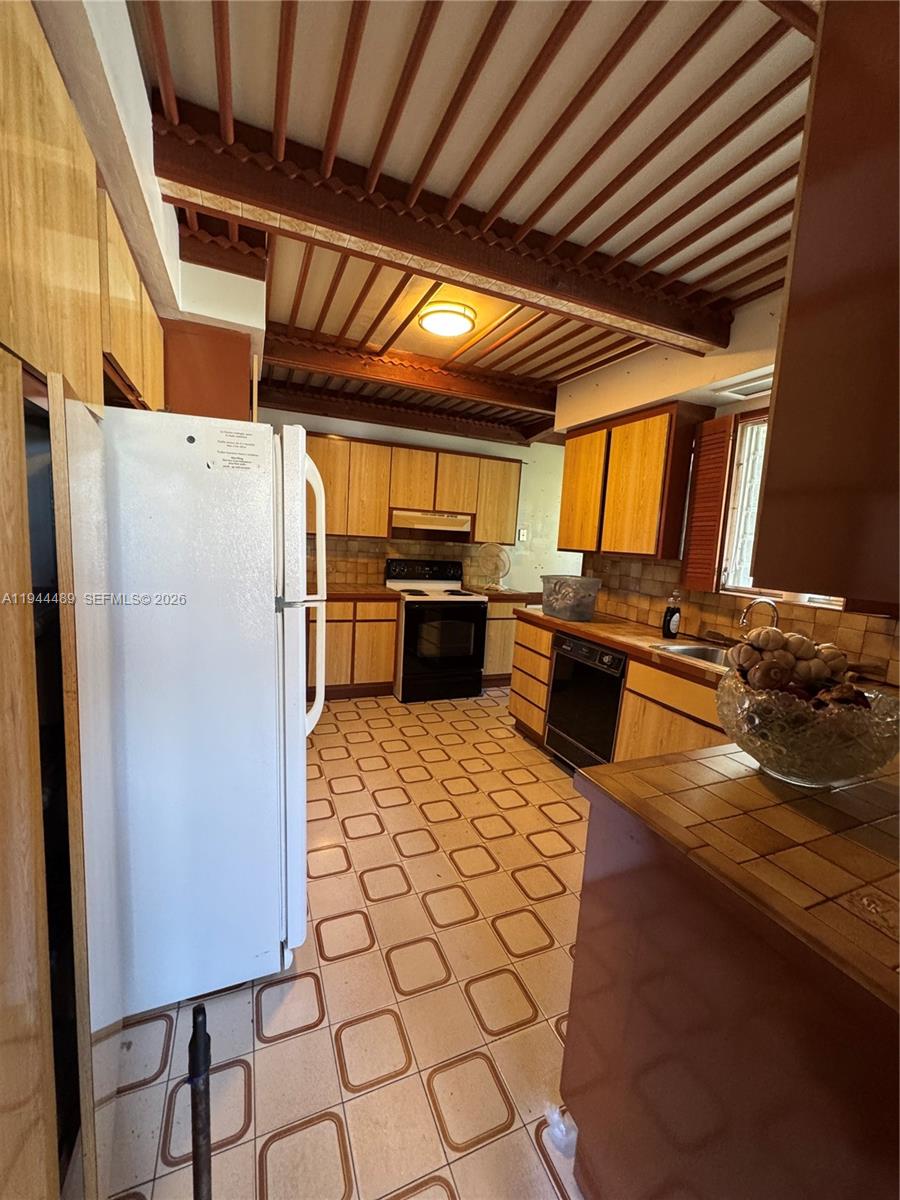 FLOYD GOVE ESTATE - Residential