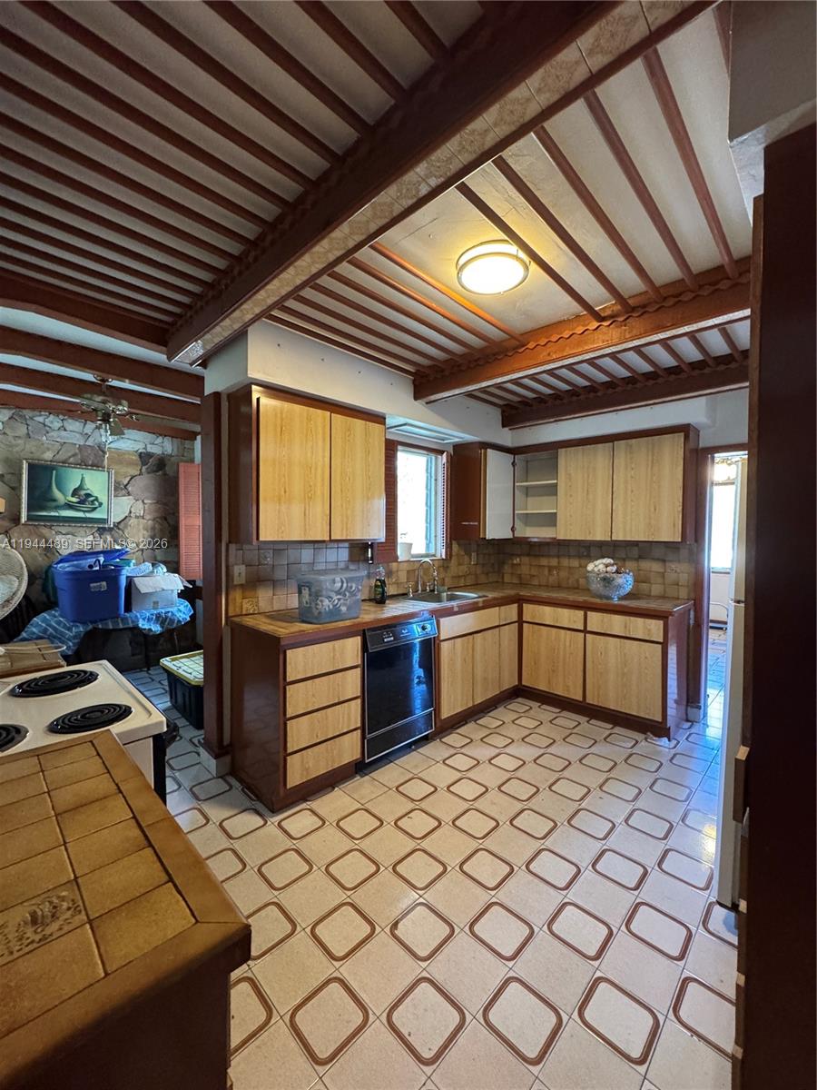 FLOYD GOVE ESTATE - Residential