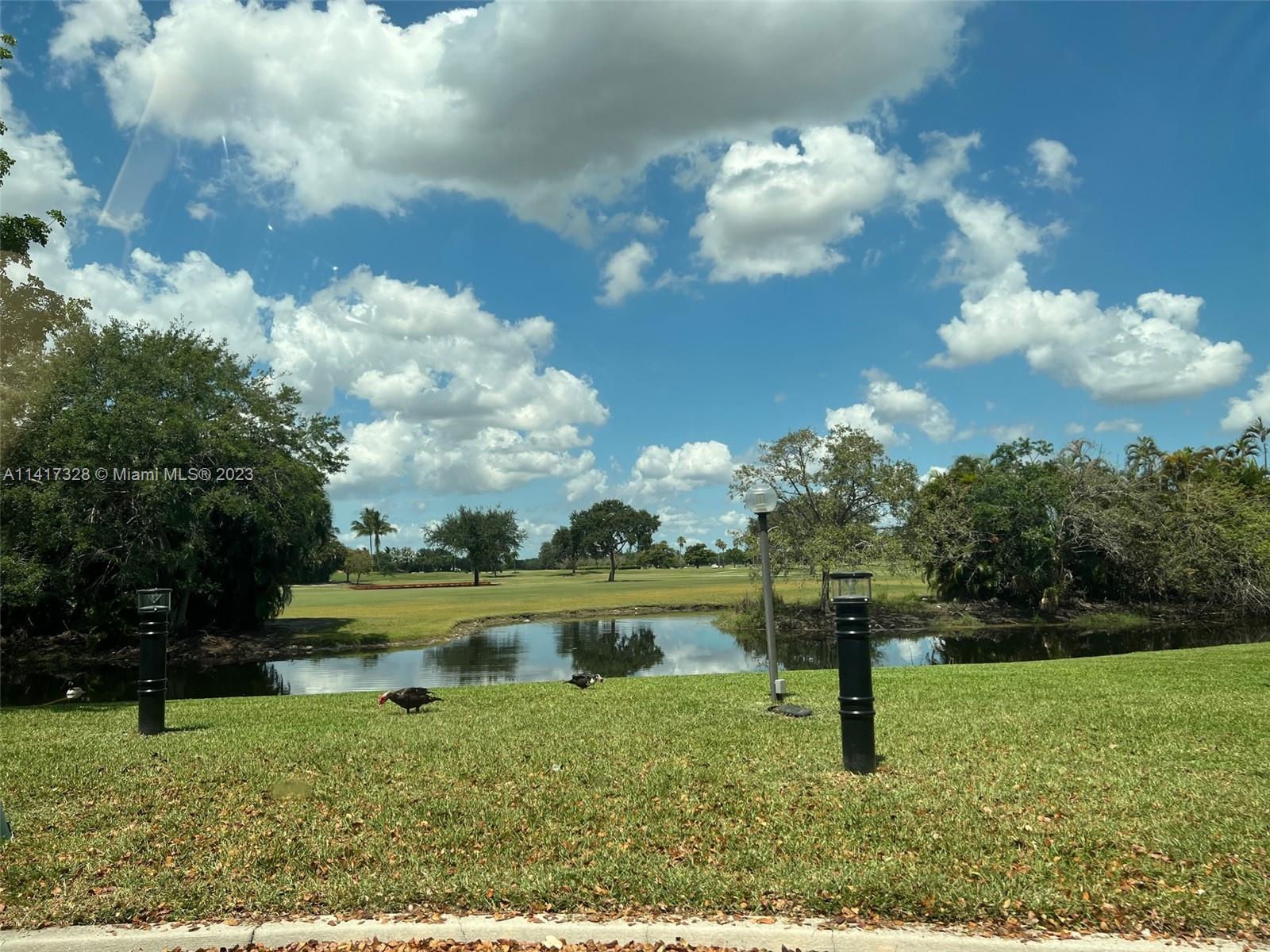 This beautiful apartment is located in the peaceful city of Sunrise, boasting an excellent location with easy access to I-595, Sawgrass Expressway, and Sawgrass Mills Mall. It also has top-rated schools. The apartment includes 1 bedroom, 1 bathroom, new kitchen appliances, a large washer and dryer, assigned parking, and guest parking. To schedule a showing, please use Showing Assist. Has Supra.