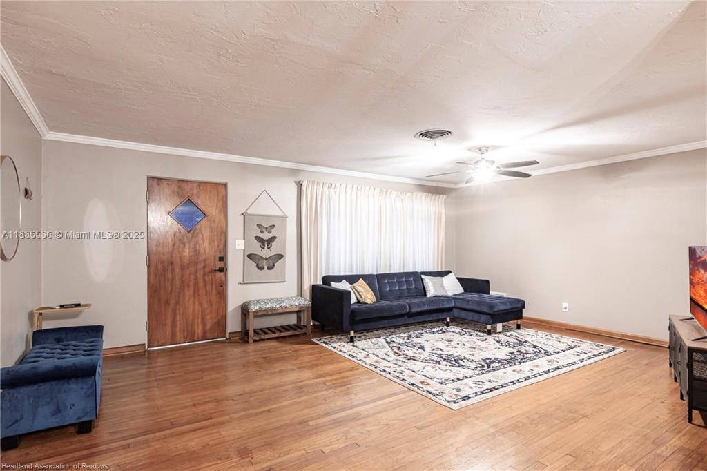2600 Lakeview Drive