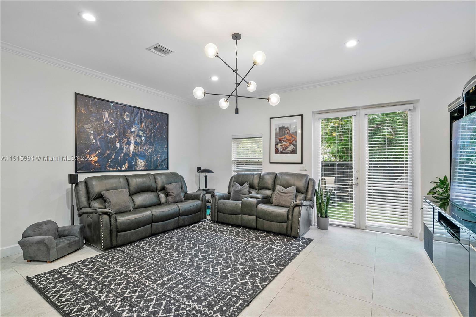 RIVER SECTION OF CROISSAN - Residential Lease