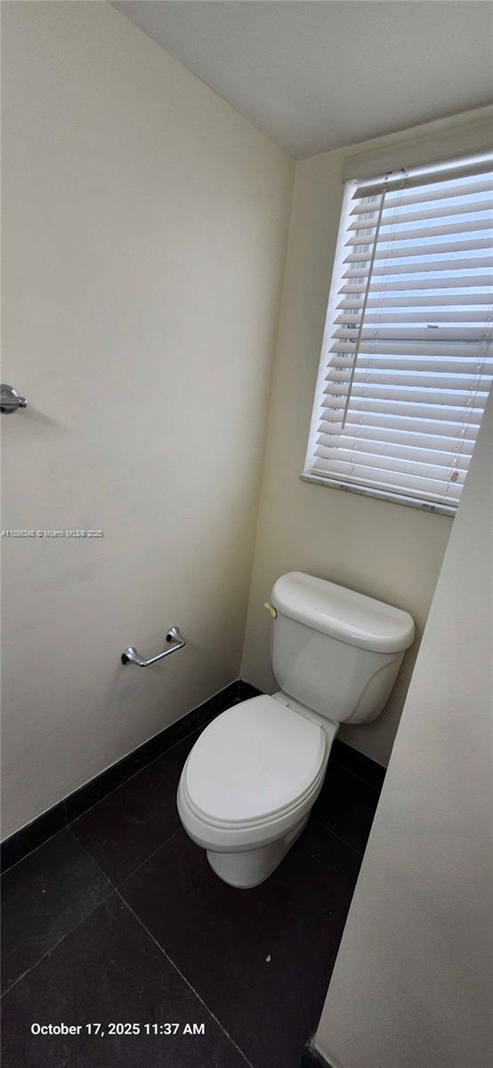 ROYAL OAKS CONDO - Residential Lease