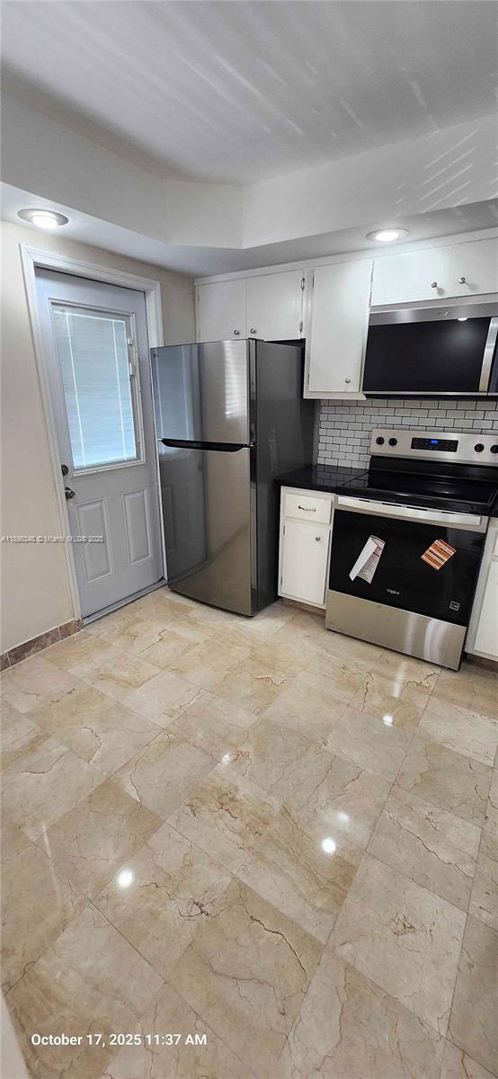 ROYAL OAKS CONDO - Residential Lease