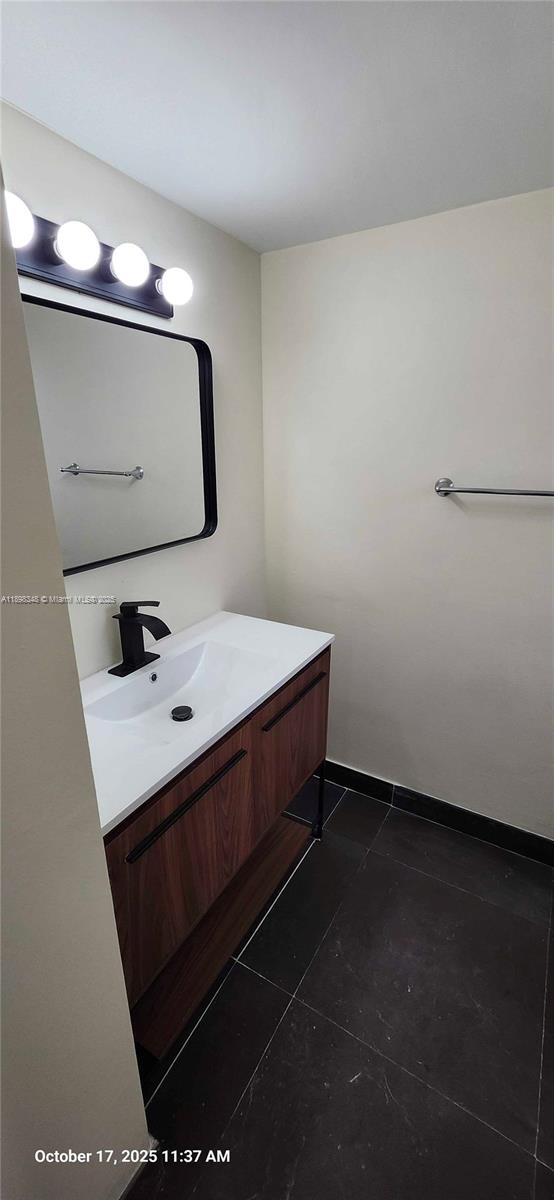 ROYAL OAKS CONDO - Residential Lease