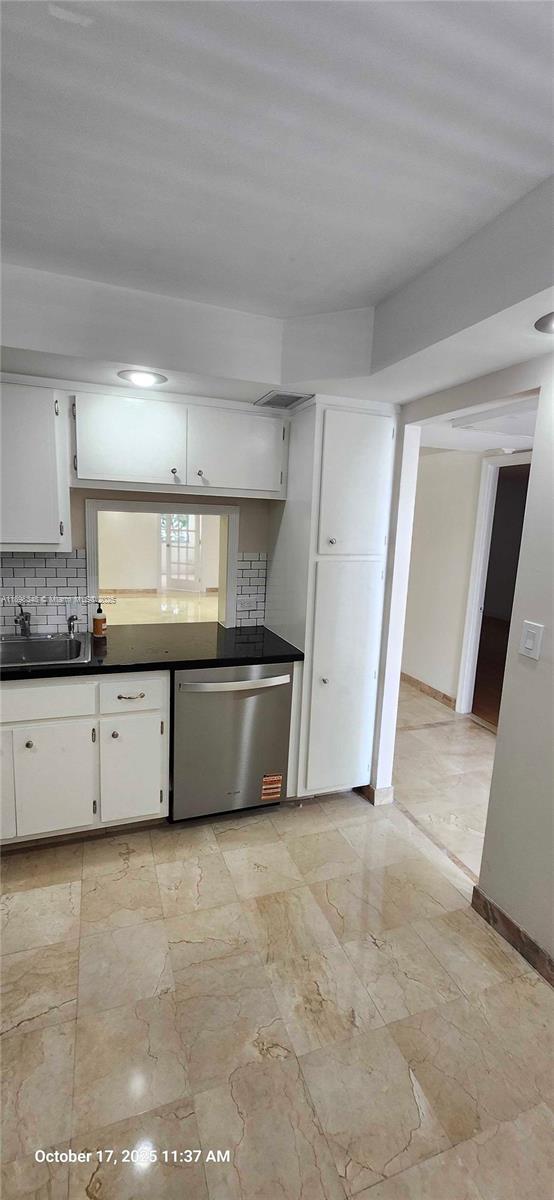 ROYAL OAKS CONDO - Residential Lease