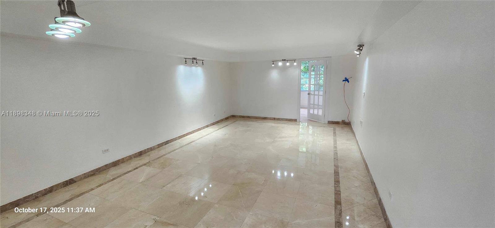 ROYAL OAKS CONDO - Residential Lease
