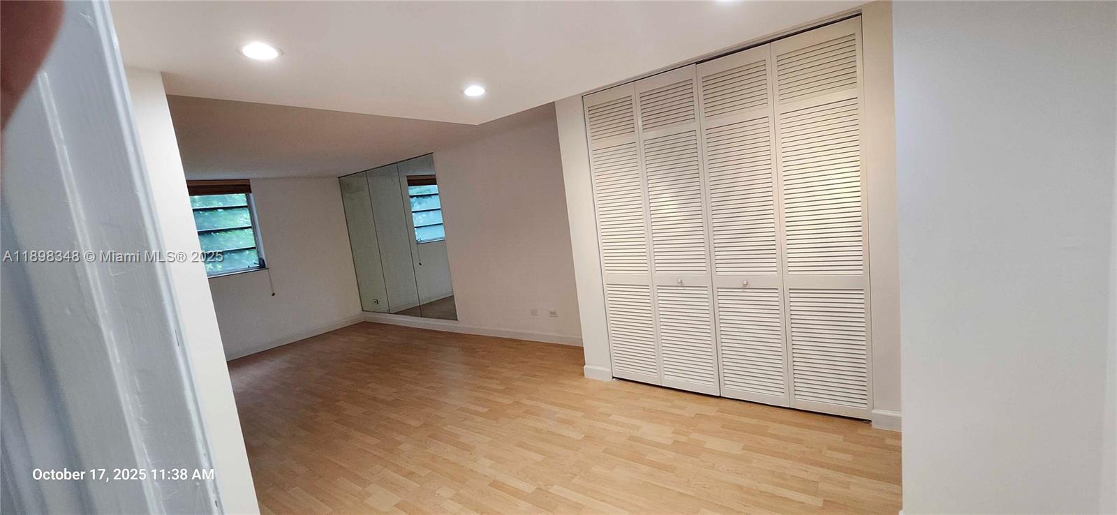 ROYAL OAKS CONDO - Residential Lease