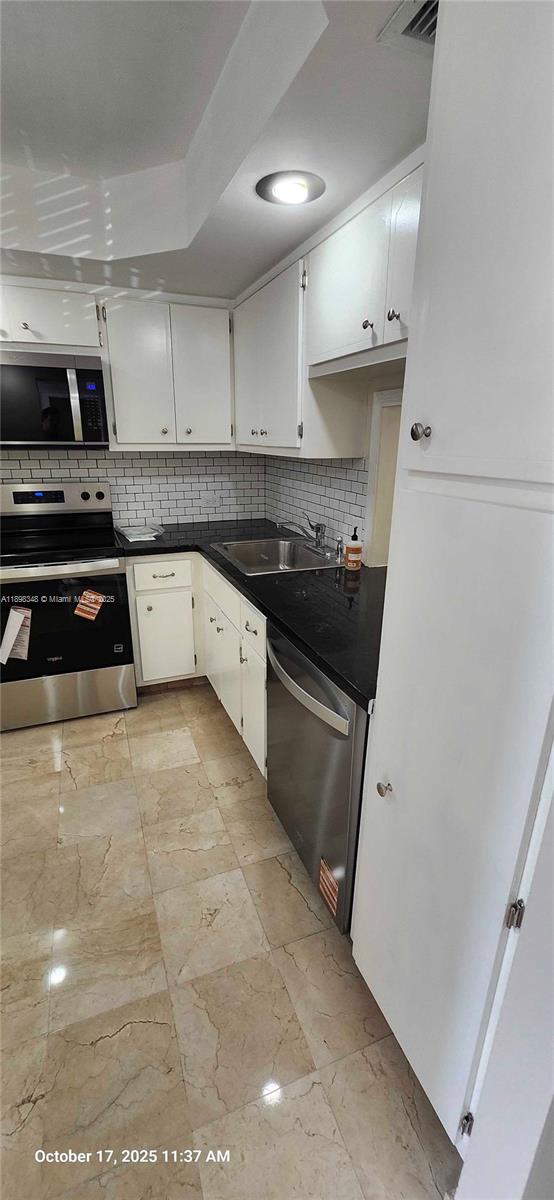 ROYAL OAKS CONDO - Residential Lease
