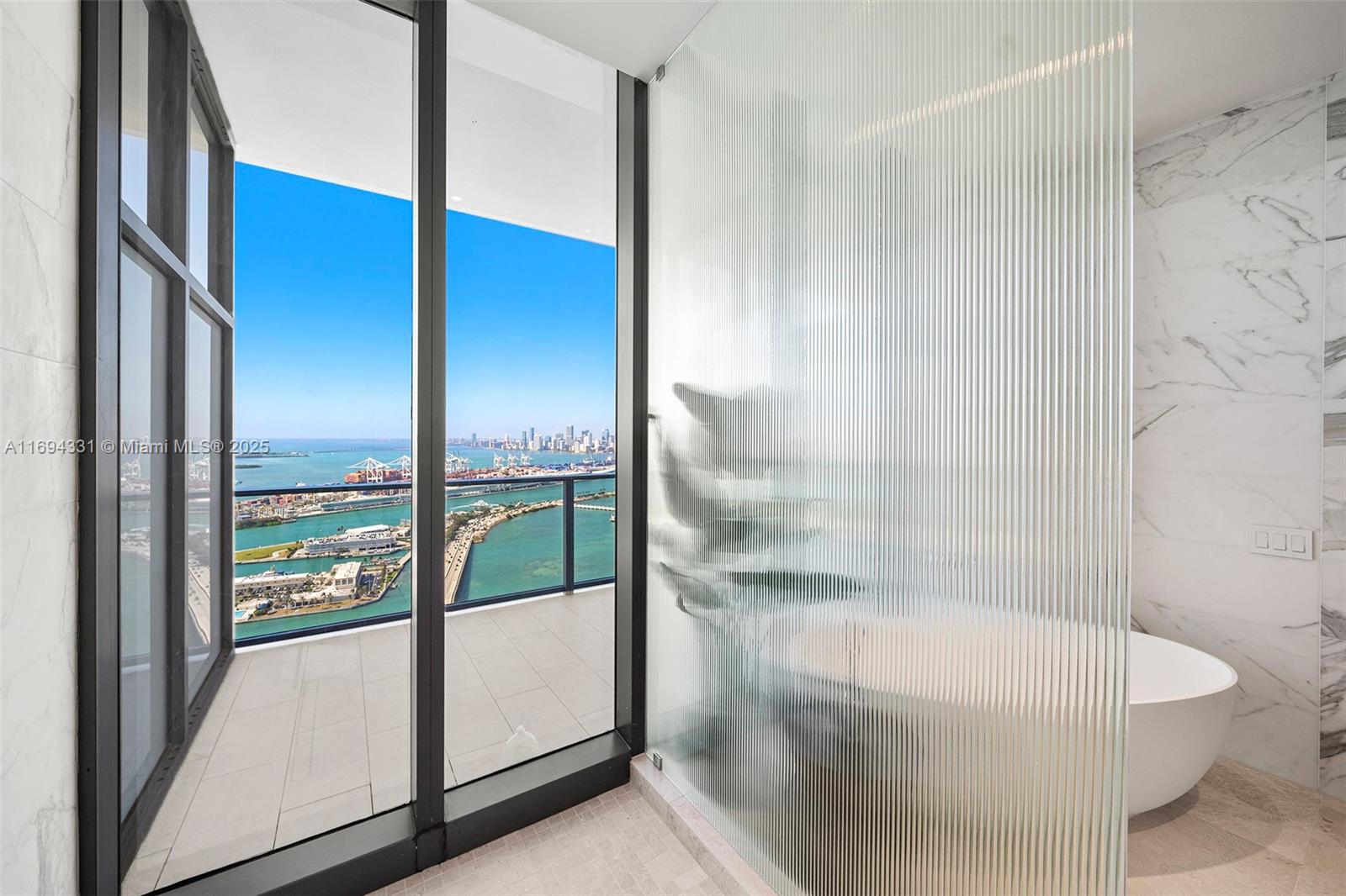 FIVE PARK - Residential