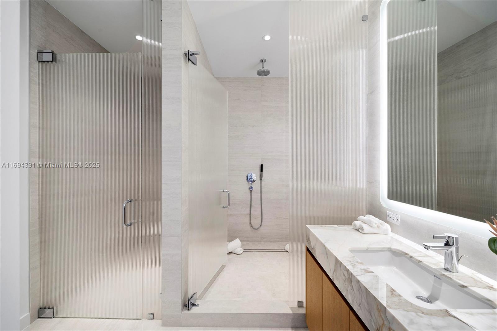 FIVE PARK - Residential