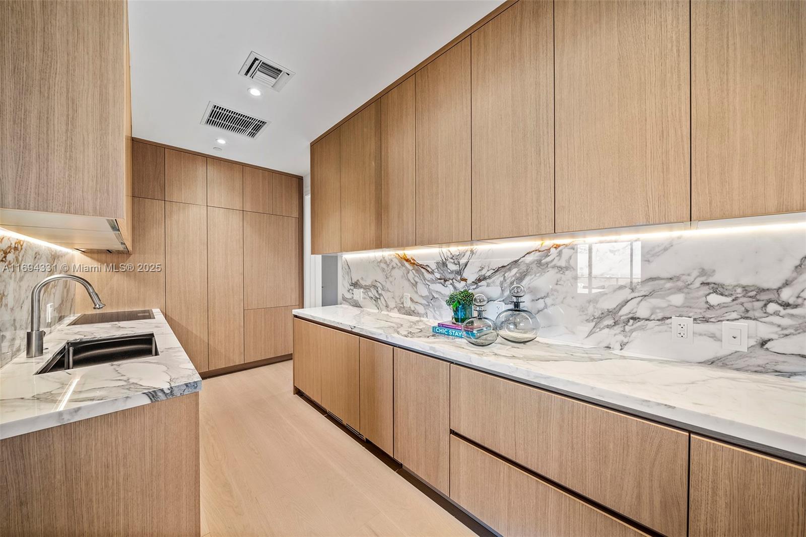 FIVE PARK - Residential