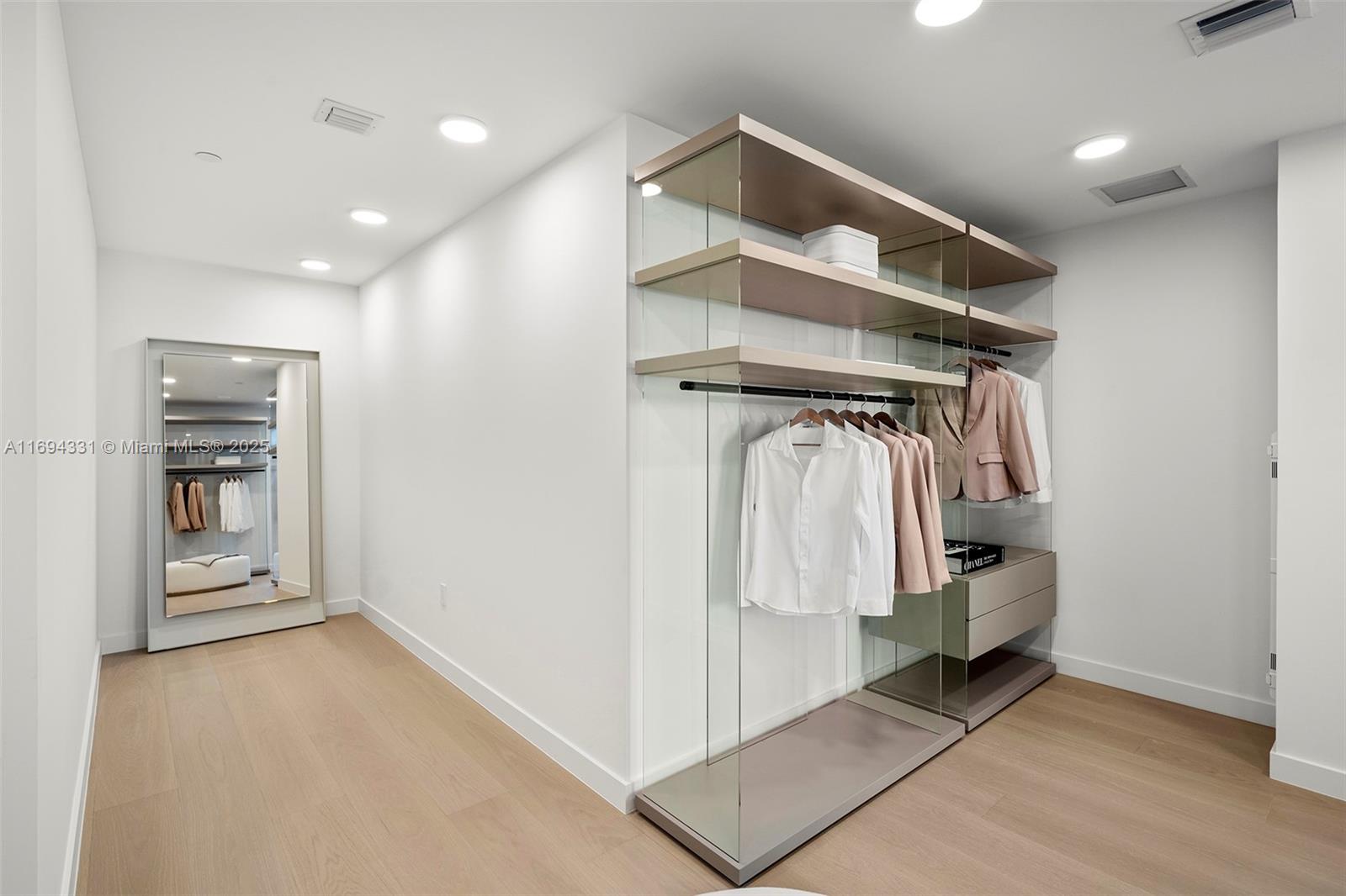 FIVE PARK - Residential