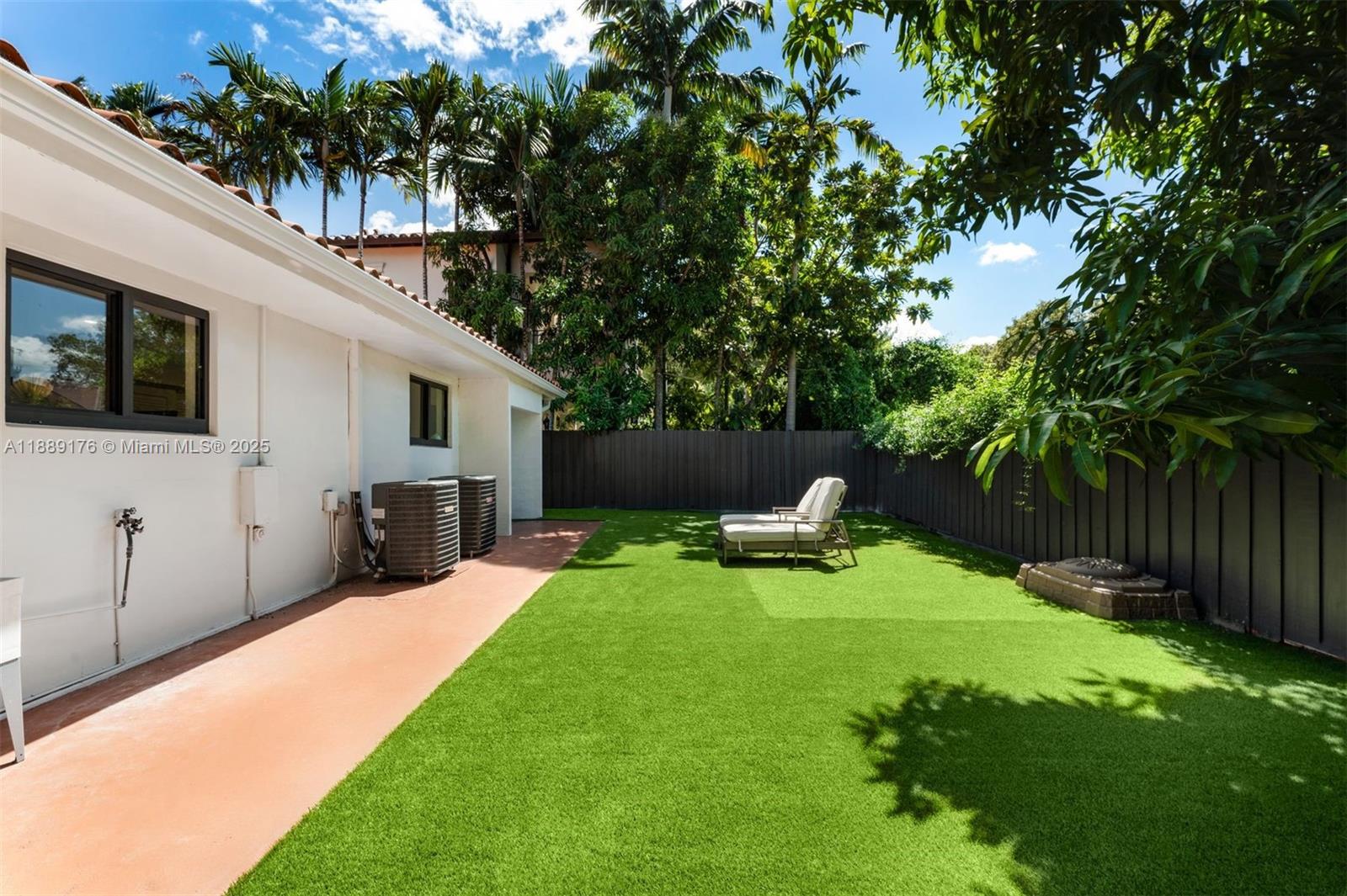 HOLLEMAN PARK - Residential Lease