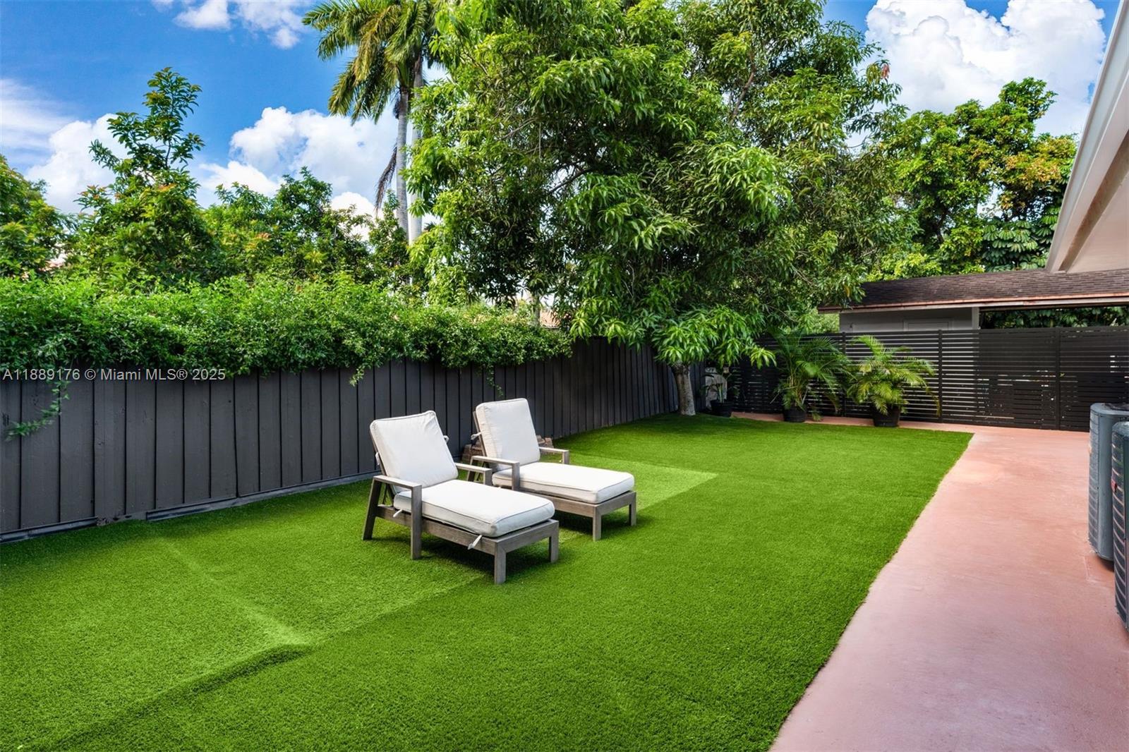 HOLLEMAN PARK - Residential Lease