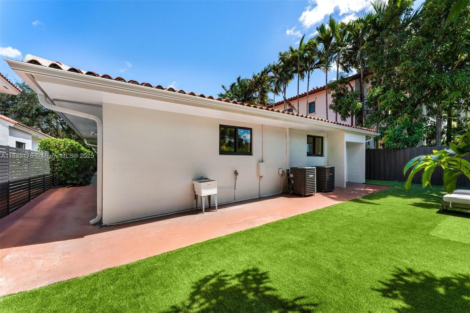 HOLLEMAN PARK - Residential Lease