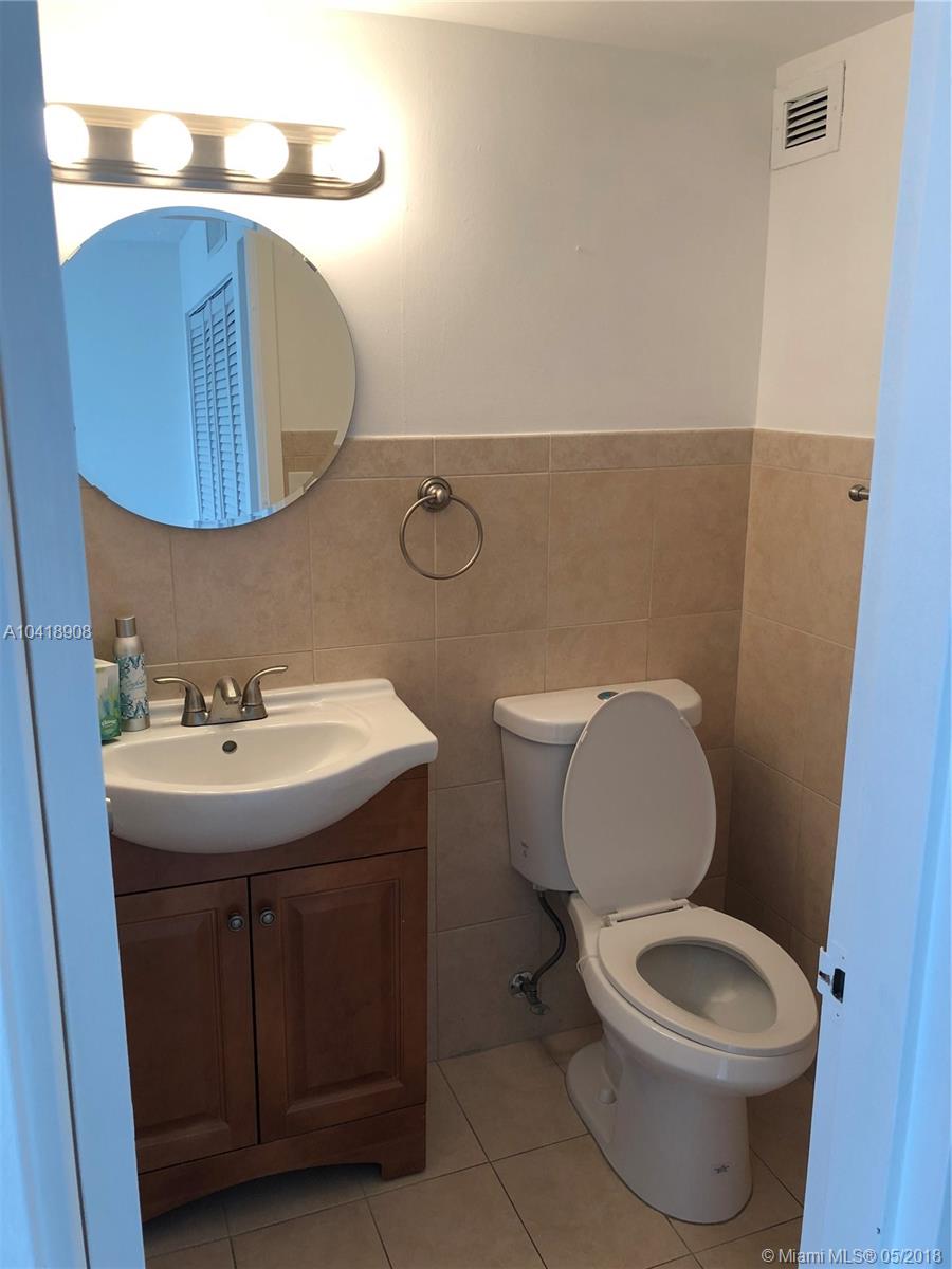 PLAZA OF AMERICAS CONDO P - Residential Lease