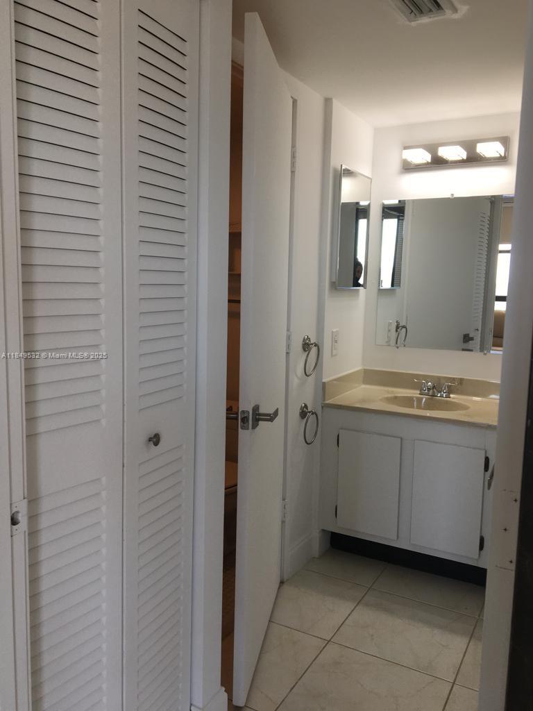 FLAMENCO CONDO TOWER I - Residential