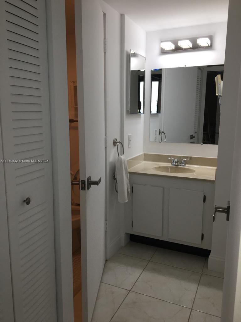 FLAMENCO CONDO TOWER I - Residential