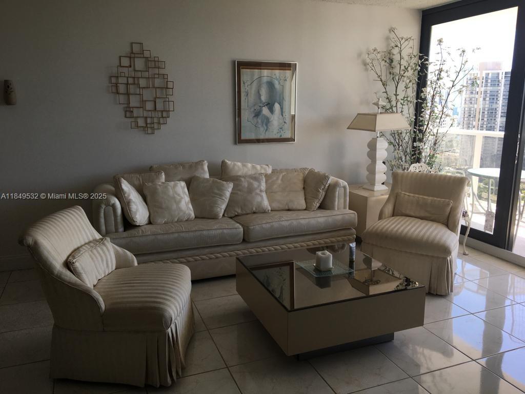 FLAMENCO CONDO TOWER I - Residential