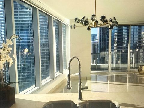 475 Brickell Ave 2915 Miami FL 33131