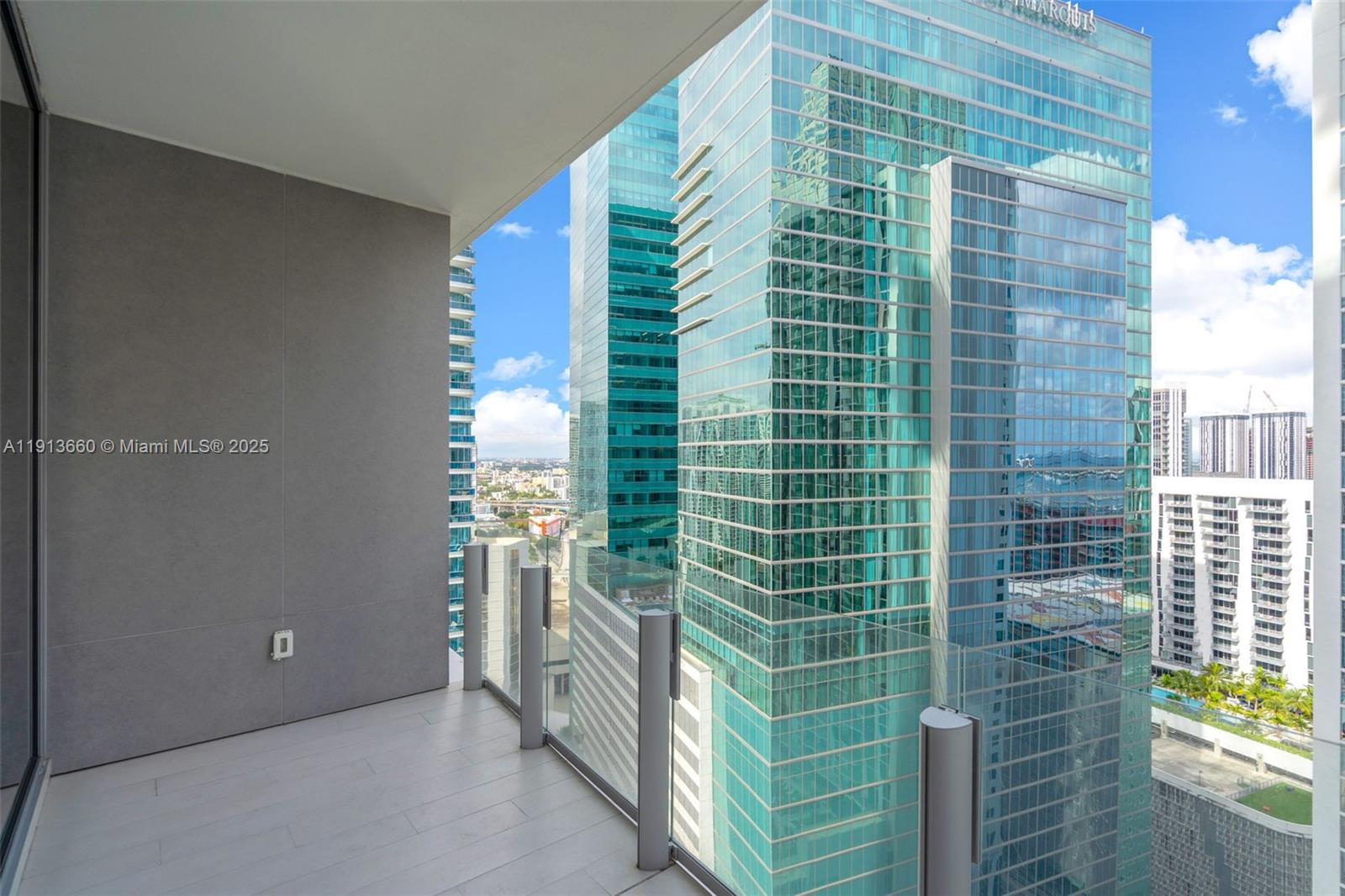 300 BISCAYNE BLVD WAY COND - Residential