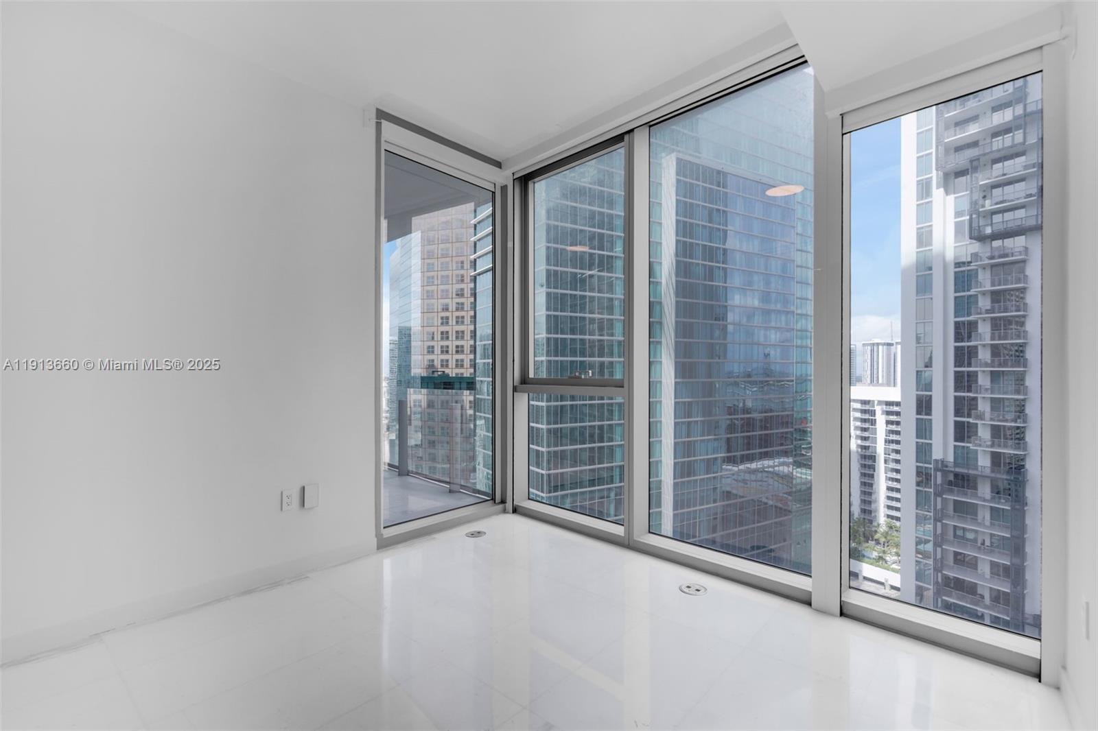 300 BISCAYNE BLVD WAY COND - Residential