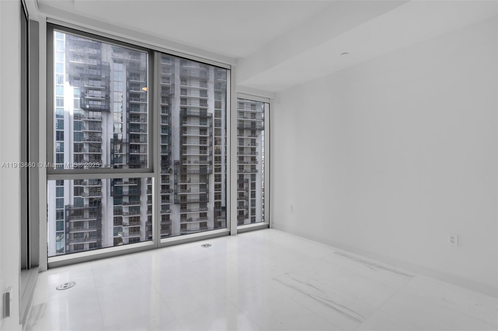 300 BISCAYNE BLVD WAY COND - Residential
