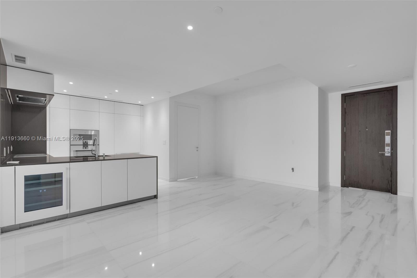 300 BISCAYNE BLVD WAY COND - Residential