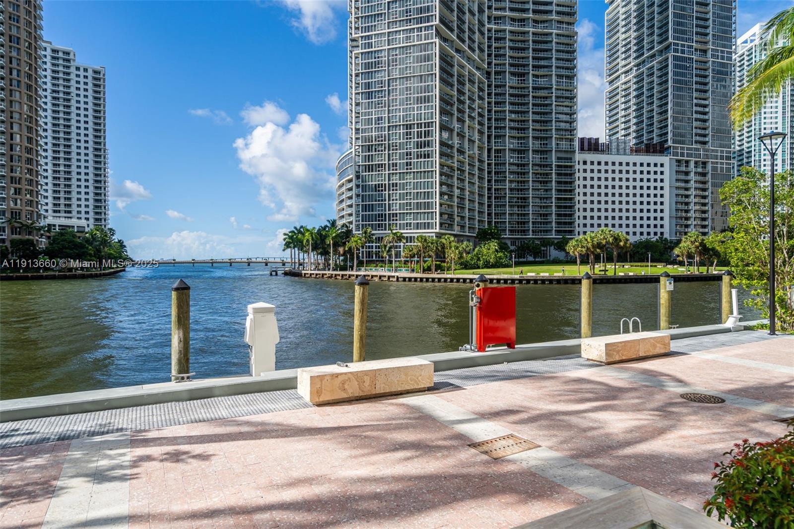 300 BISCAYNE BLVD WAY COND - Residential