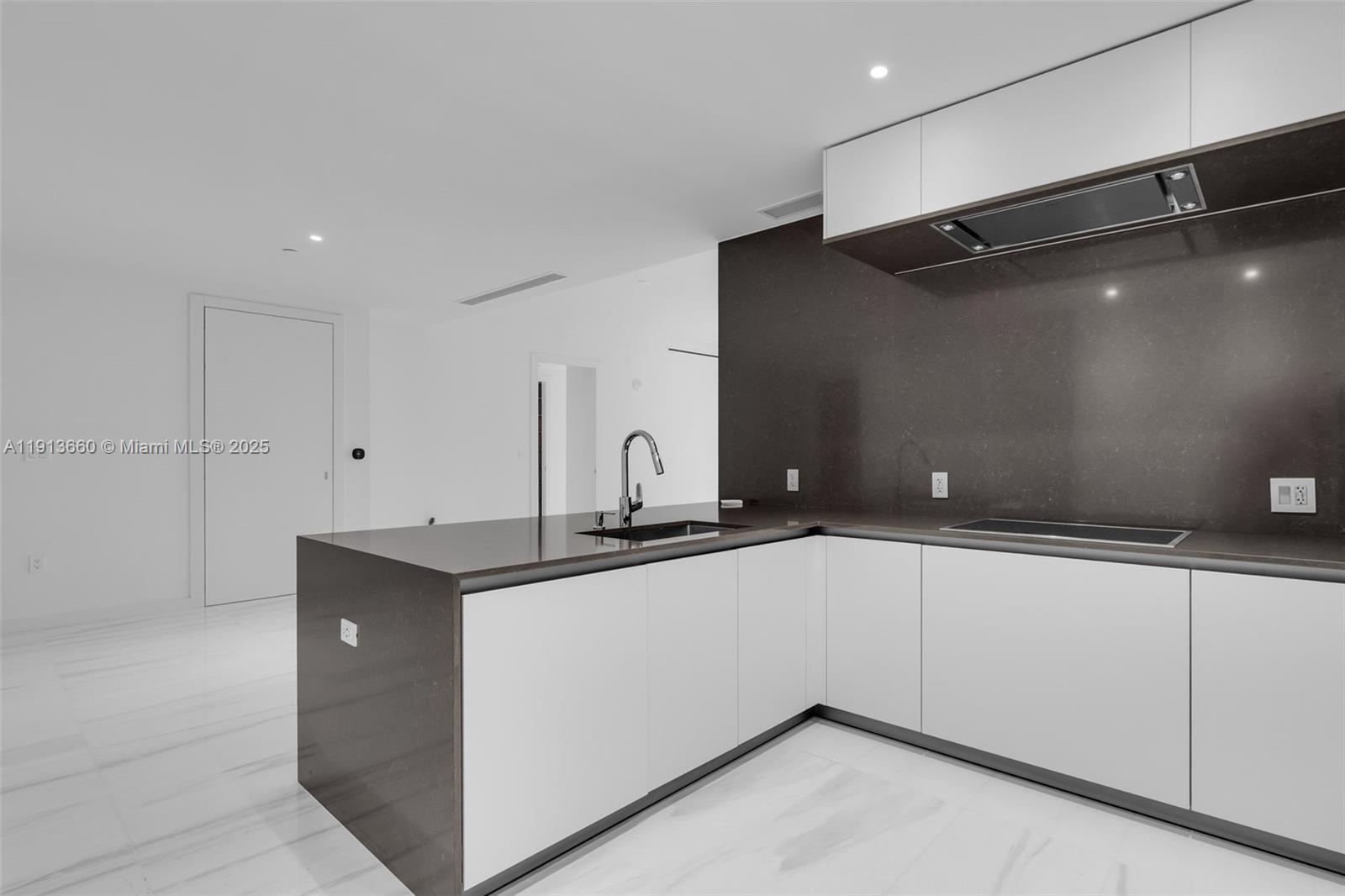 300 BISCAYNE BLVD WAY COND - Residential