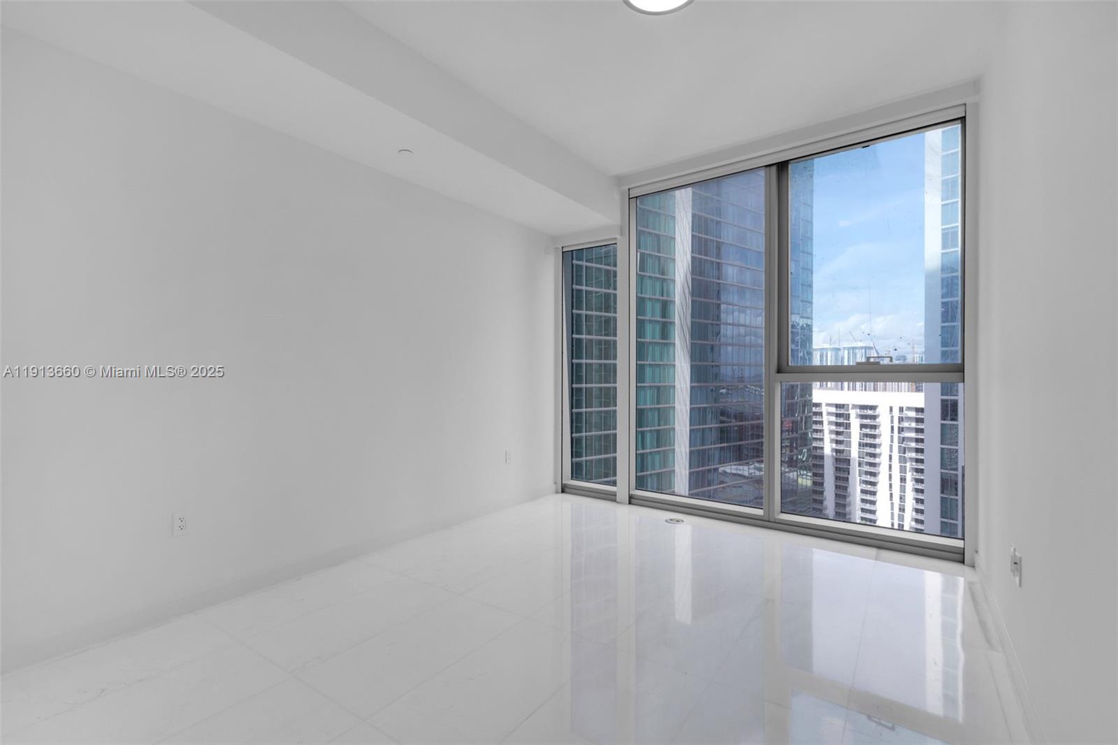 300 BISCAYNE BLVD WAY COND - Residential
