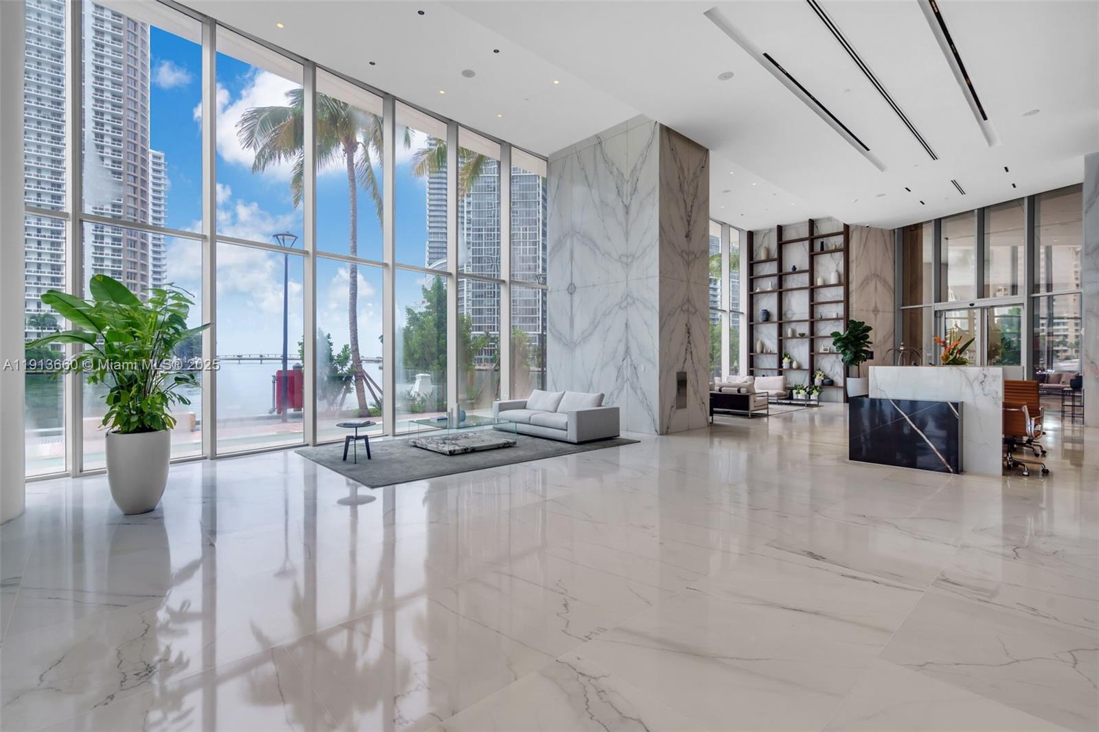 300 BISCAYNE BLVD WAY COND - Residential