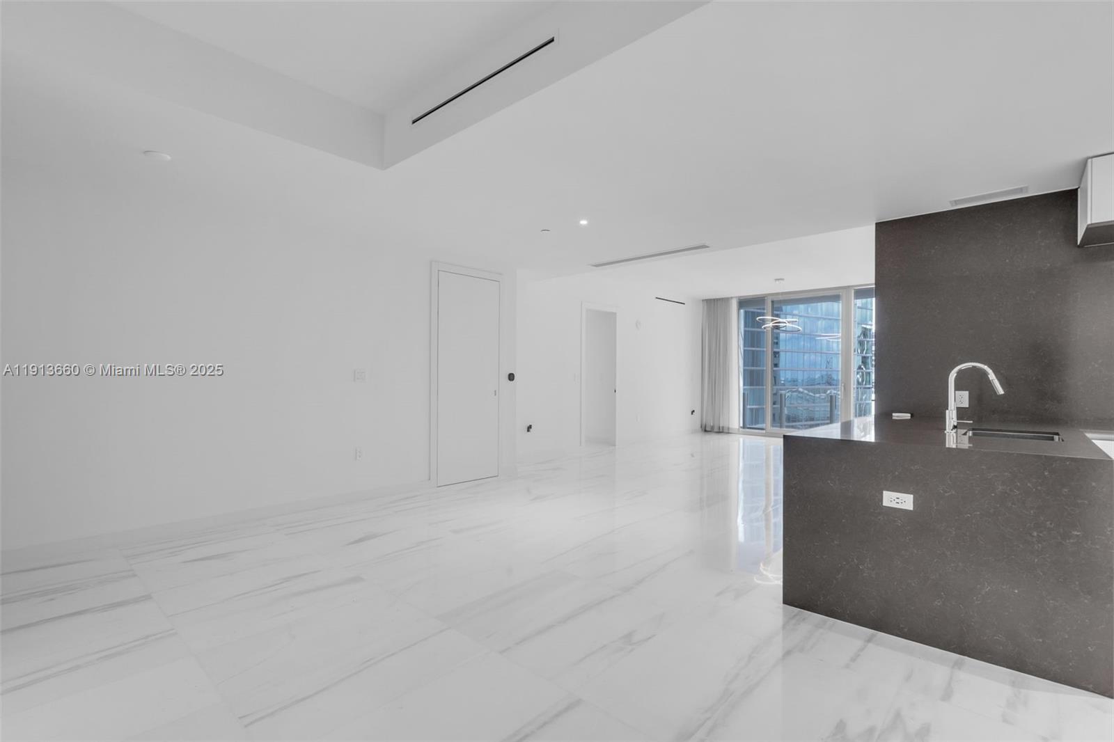 300 BISCAYNE BLVD WAY COND - Residential