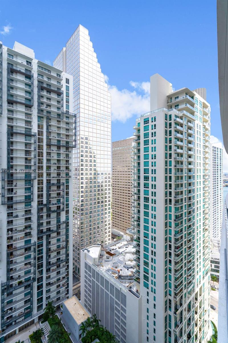 300 BISCAYNE BLVD WAY COND - Residential
