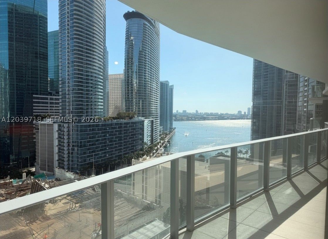 Photo 1 of 17 — 77 SE 5th St 1903, Miami, FL 33131