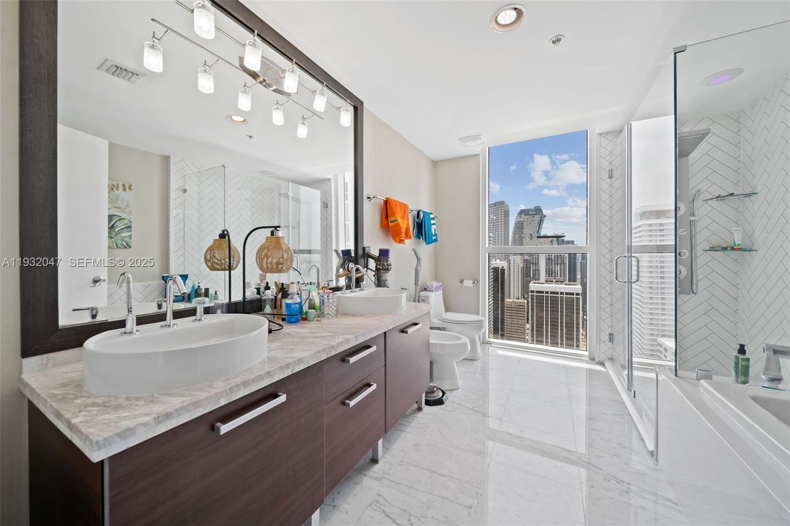 VIZCAYNE NORTH CONDO - Residential Lease