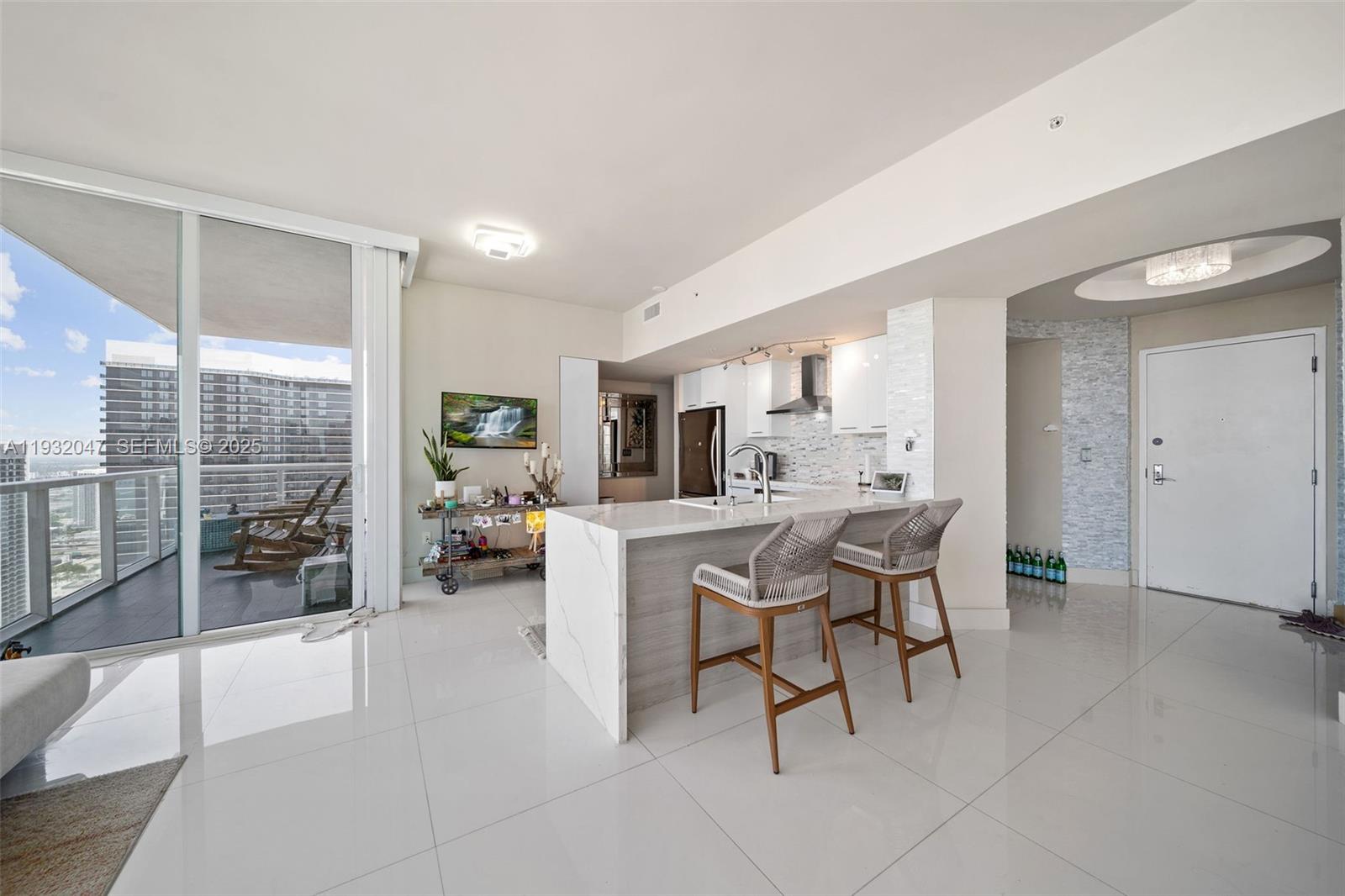 VIZCAYNE NORTH CONDO - Residential Lease