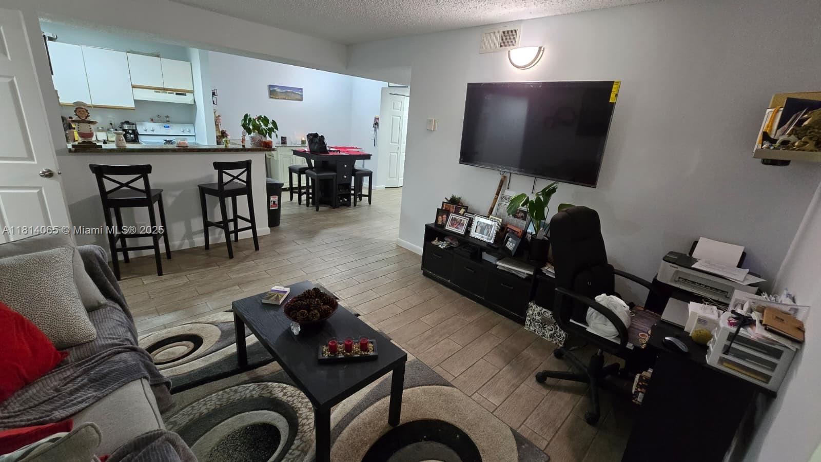 WINDWARD LAKES CONDO - Residential