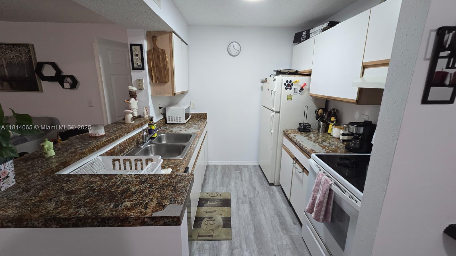 WINDWARD LAKES CONDO - Residential