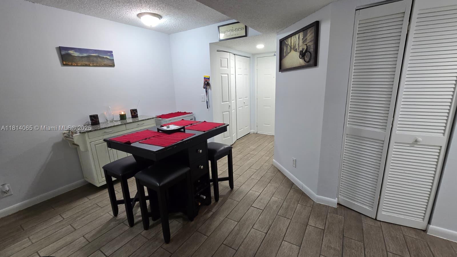 WINDWARD LAKES CONDO - Residential