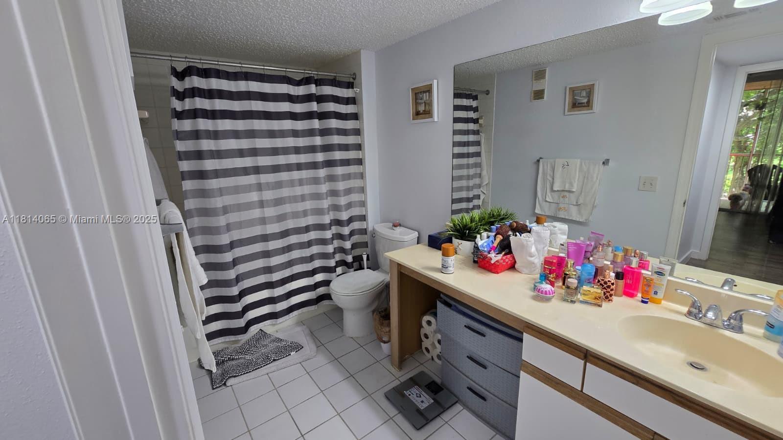 WINDWARD LAKES CONDO - Residential