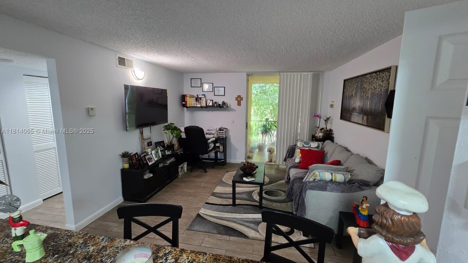 WINDWARD LAKES CONDO - Residential