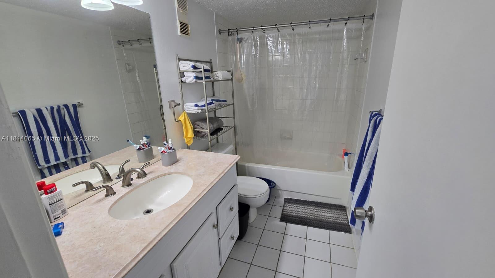 WINDWARD LAKES CONDO - Residential