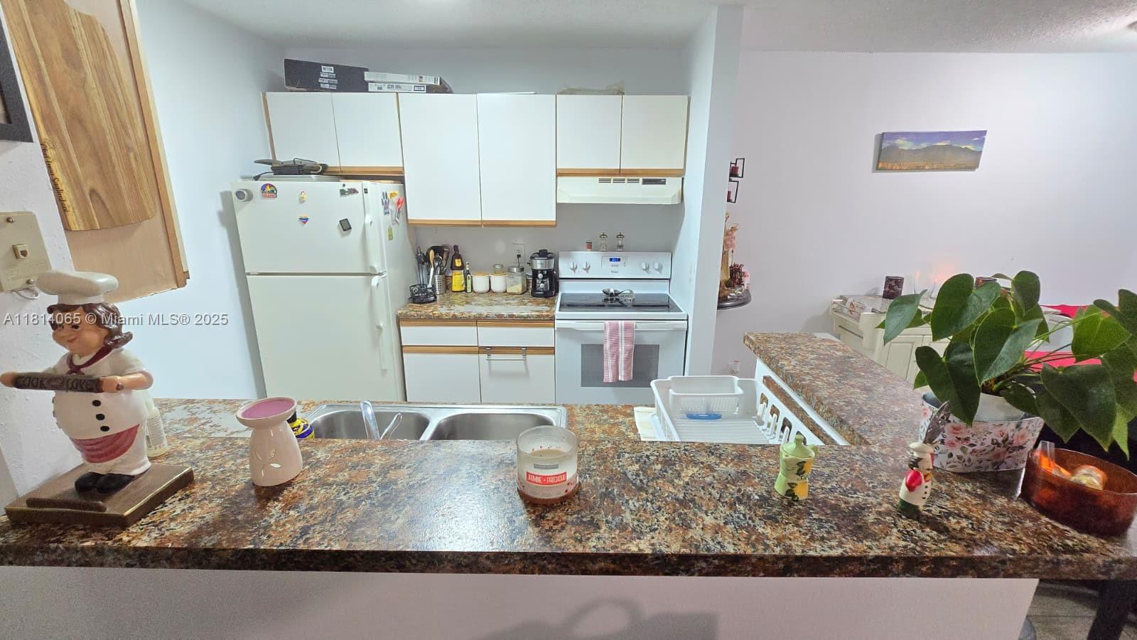 WINDWARD LAKES CONDO - Residential