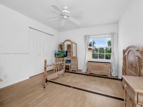 Single Family Residence in Pembroke Pines FL 18417 9th Ct 21.jpg