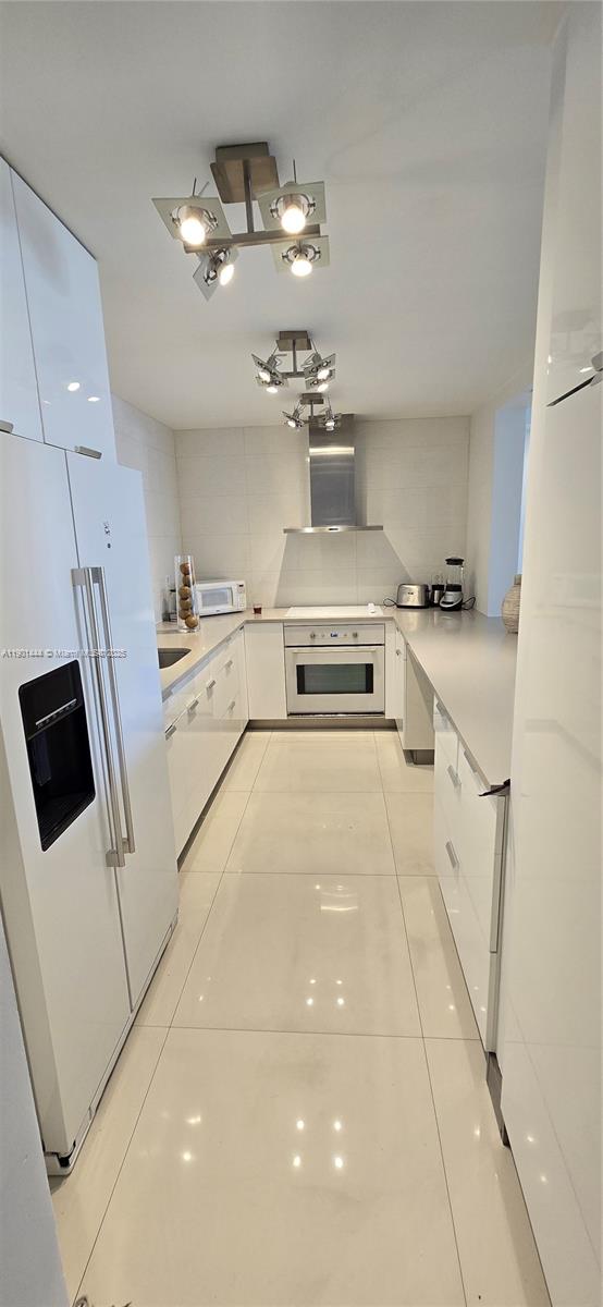 OCEANVIEW BUILDING A COND - Residential Lease