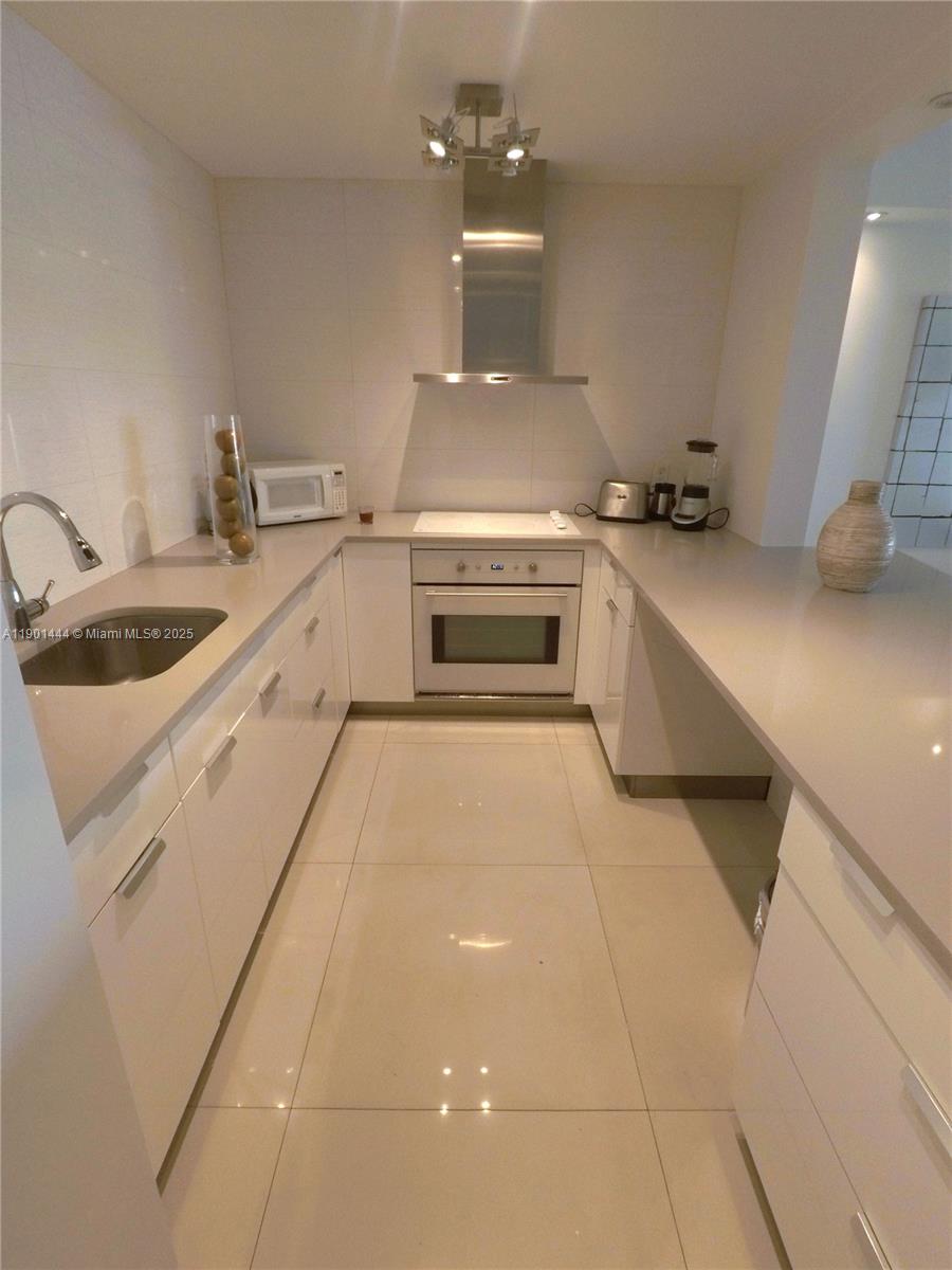 OCEANVIEW BUILDING A COND - Residential Lease