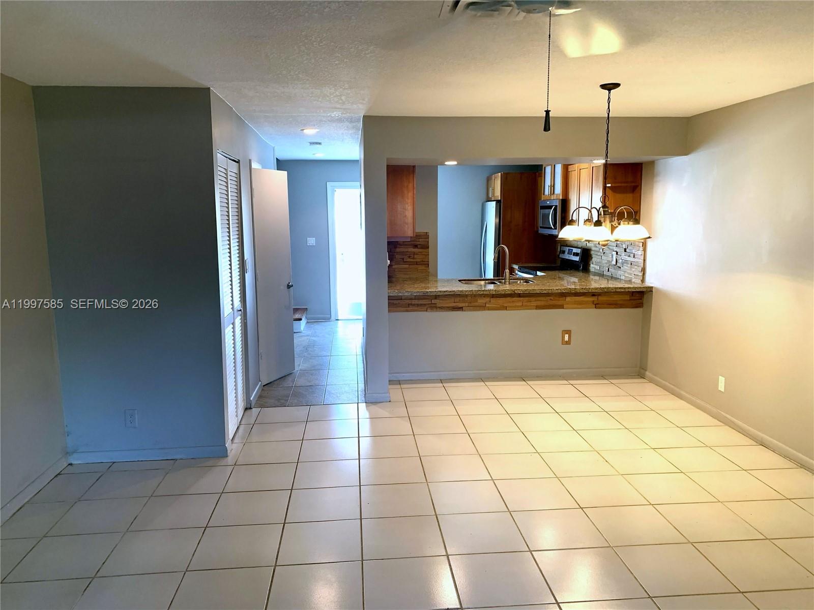 SANTA BARBARA TOWNHOMES C - Residential