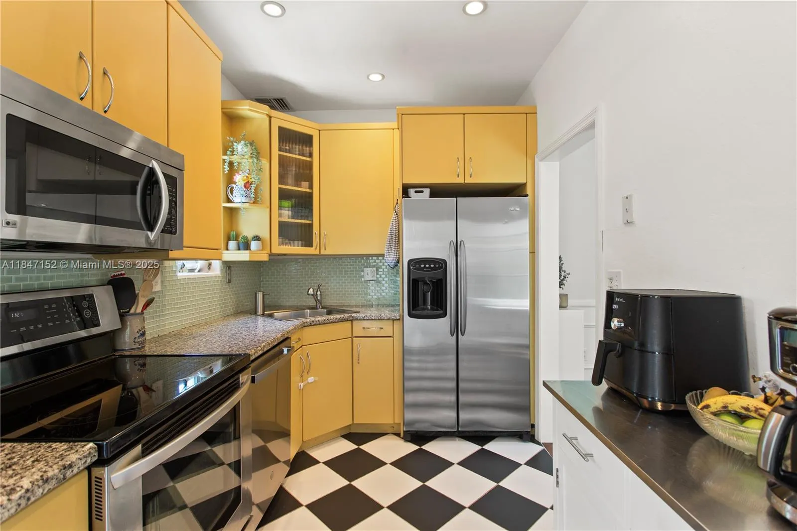 Coral Gables, Florida 33134, United States, 3 Bedrooms Bedrooms, ,3 BathroomsBathrooms,Residential,Active,178622